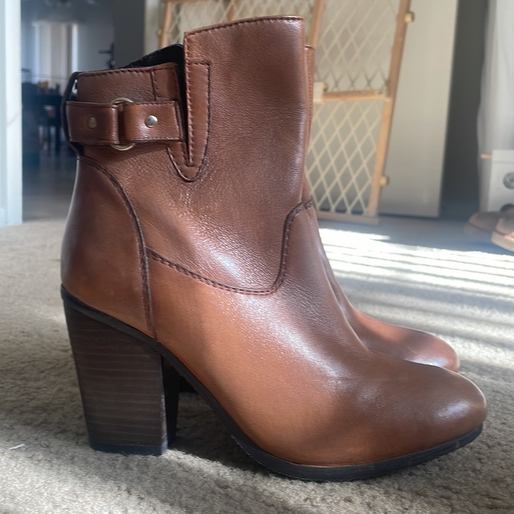 Boots - Picture 5 of 10